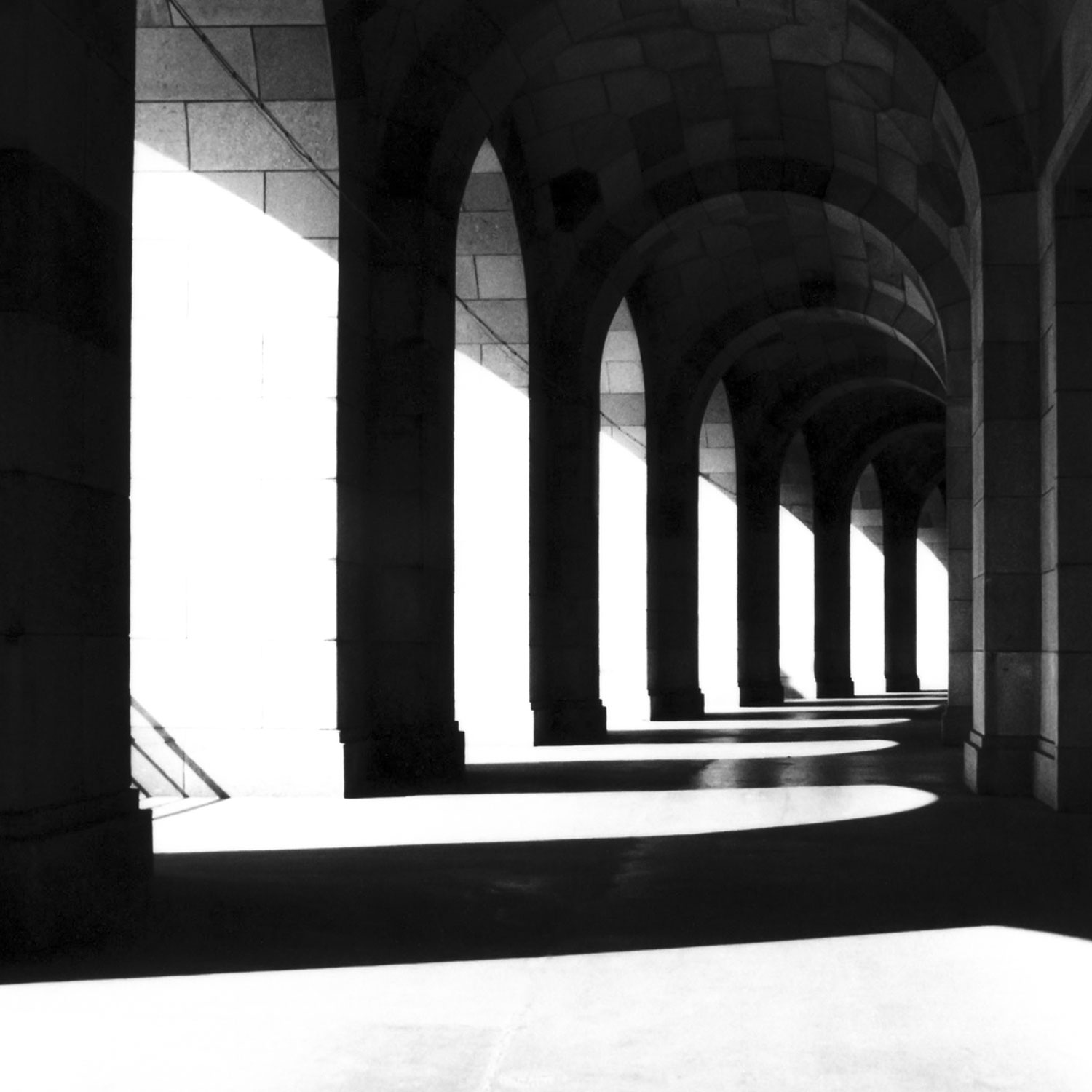 aima-lichtblau-architectural-photography-nuremberg-germany-black-and-white-main-image